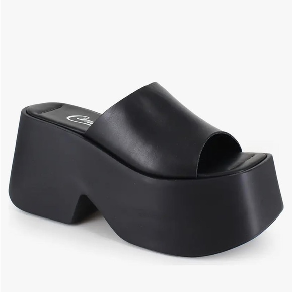 CANDIES Dana Platform Slide Sandal - Picture 4 of 7